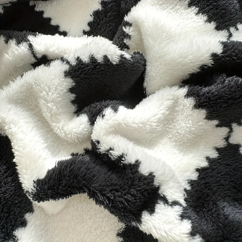 1pc Cozy Traditional Style Plaid Flannel Blanket, Red And White Or Black And White, Soft Panda Velvet (Polyester Fiber), Warm Travel Pet Blanket For Dogs And Cats, Washable